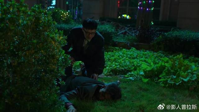 高启盛为了泄愤 打晕了同学，还抢走了他的钱包