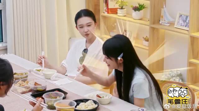 田曦薇李雪琴啥都敢说，蛐蛐许凯胆小又知名，快要笑喷了