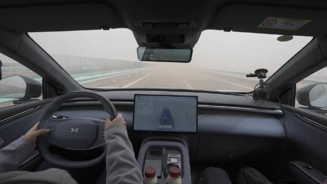 小鹏G7搭载第二代VLA智驾系统5000公里横穿中国首日零接管