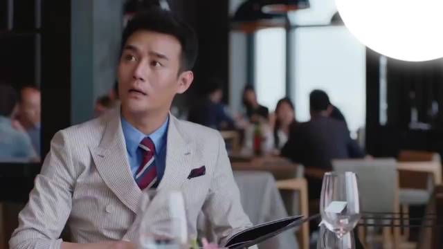 曲筱绡上前拆穿樊胜美，没想到约会的竟是自己亲哥，当场傻眼笑疯