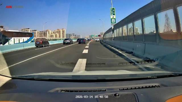 刚处理完事故过来又撞到视频车，刚买车还处于电动车的驾驶习惯