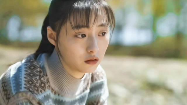 胡连馨的角色只看过《人世间》冯玥 这个采访接近素颜，和化妆后是两种风格诶