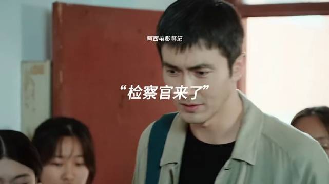 女生校内遭偷拍校方竟建议改穿裤子