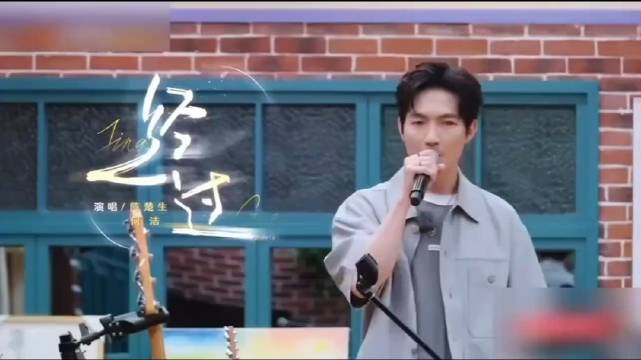 陈楚生何洁12年后重唱《经过》，经典再现情感升华