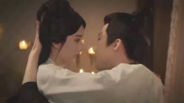 折腰：小乔嫌弃魏劭酒味，魏劭以吻封缄，让她招架不住