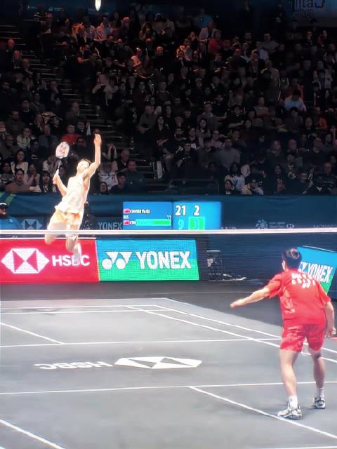 “玉袍长剑堪风流”