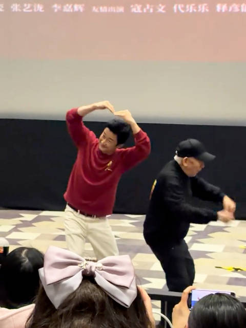 吴京袁和平来了重庆也要骑摩托吗