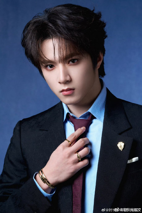 粉丝和网友如何看待刘耀文在综艺中展现的反差萌和‘小狗眼撒娇’？