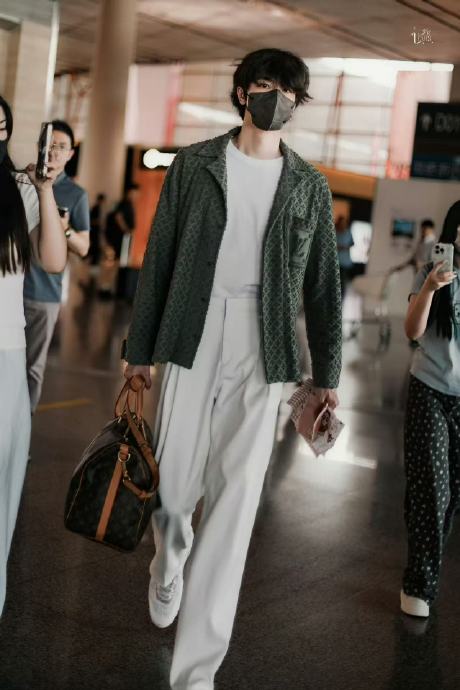 路易威登作为F1官方合作伙伴，为何会邀请林一作为品牌挚友出席？