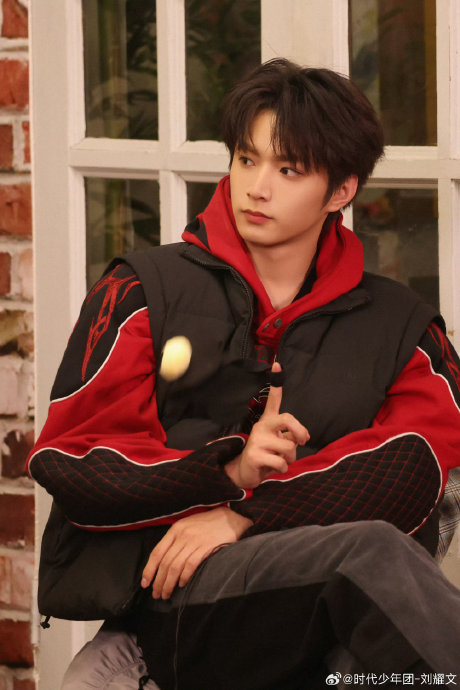 刘耀文在《宇宙闪烁请注意》中是哪一幕被粉丝称为‘高需求宝宝’？