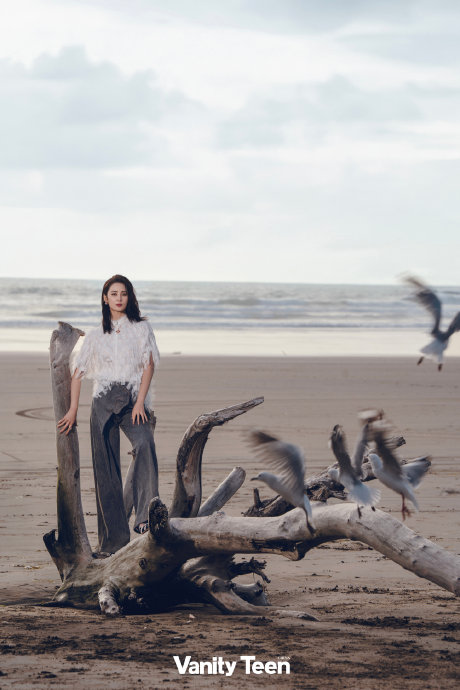 蒋勤勤在新西兰拍摄大片时尝试的两种风格造型各有什么特点？