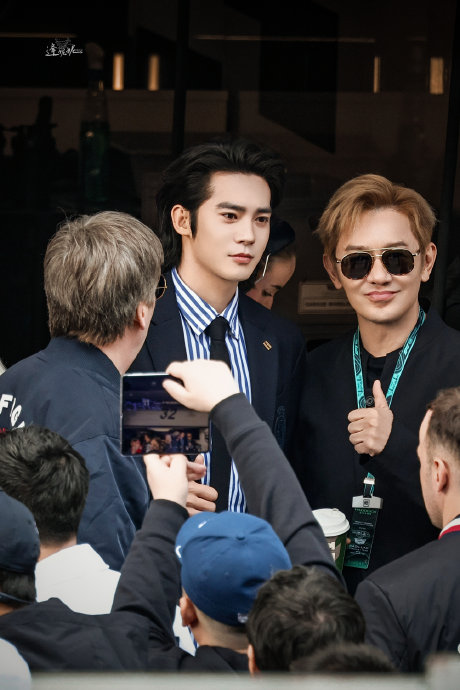 于适在F1现场和郭富城、周冠宇等人互动的具体情形是怎样的？