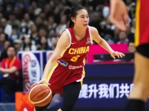 女篮84-74捷克2喜2忧！韩旭回暖，王思雨兜底，2内线弊端尽显！