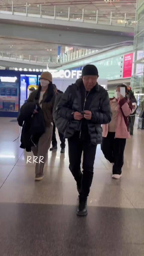 姚晨曹郁上一次同框是去年11月 参加完金鸡奖后一同返京