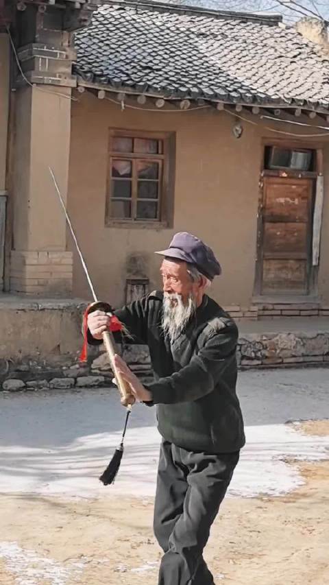 苗刀，也叫杀倭刀，这才是真正的鬼灭之刃