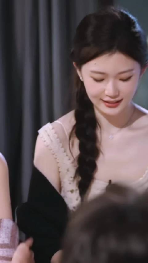 小涵涵恋爱大作战：杨天宇与Angus的甜蜜对决！