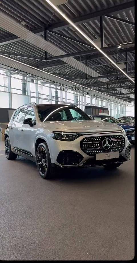 全新纯电奔驰GLB，三叉星辉下的移动诗篇