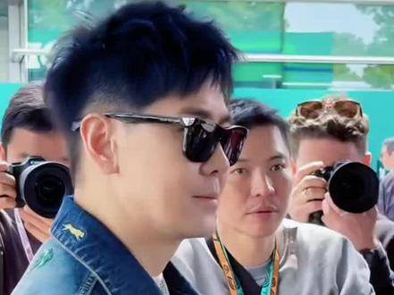 昨夜申城F1赛道燃爆全场，林志颖闪现决赛现场，气场全开、魅力拉满！