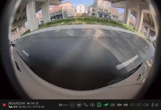 摩托逆行超速撞警示桩致1死