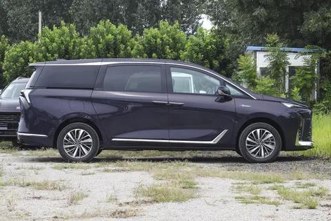别克GL8 PHEV 陆尊：家用MPV新选择，大空间+低能耗适合家用吗？