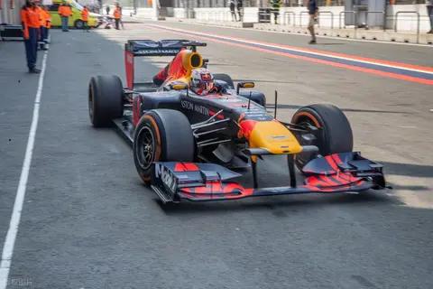 F1赛车的电池与MGU系统:混合动力的“能量心脏”