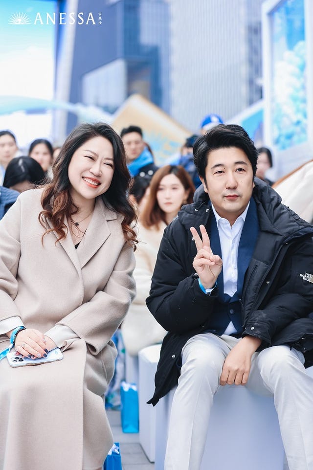 安热沙全新小金瓶防晒大「膜」王震撼来袭