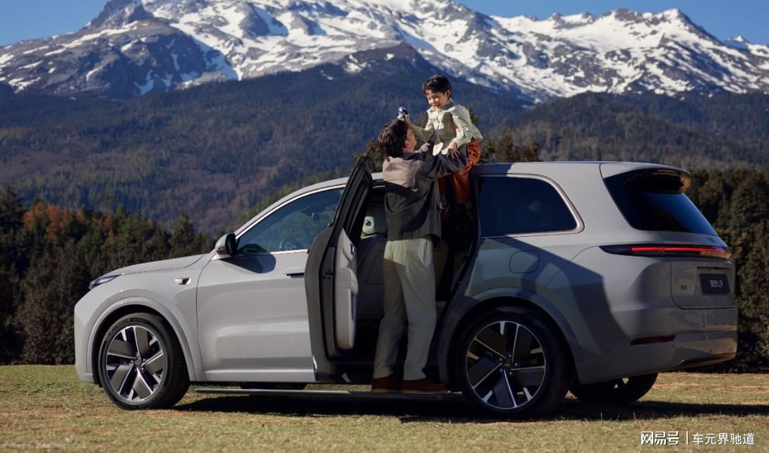 六座大空间SUV理想L9,让每次出行都变成移动小确幸