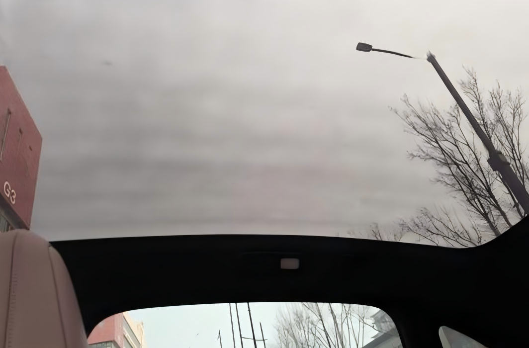 驾质网315:乐道L60天幕玻璃现明暗条纹,车主维修无门