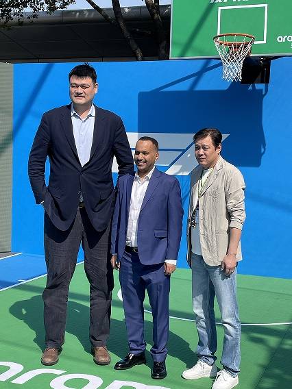 姚明:F1是勇敢者的较量 建议范志毅观赛不要戴耳塞_国际赛车场_上海_蛋糕