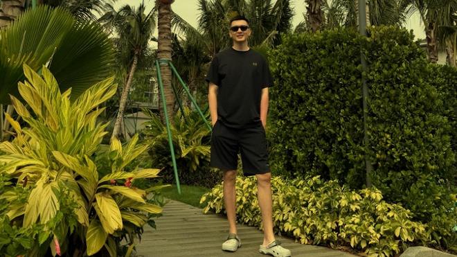 杨鸣月圆之夜晒帅照+美食！终于有时间享受生活，稍事休息再出发