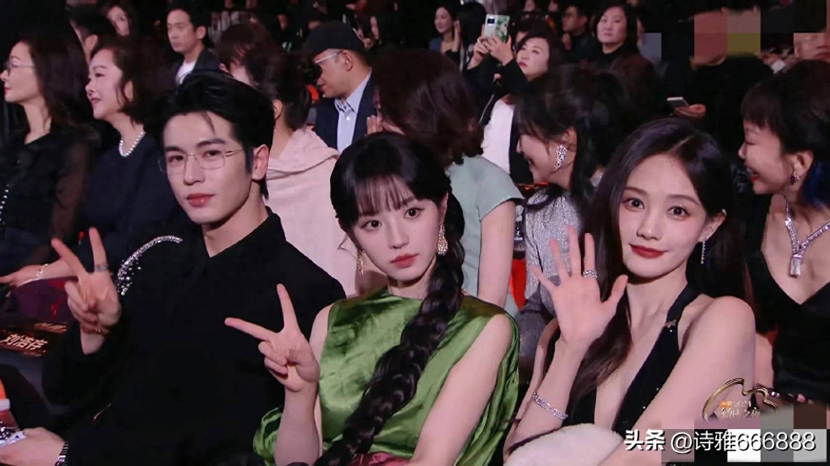 田曦薇，李一桐，张凌赫微博之夜内场同框，帅哥美女真养眼!_作品