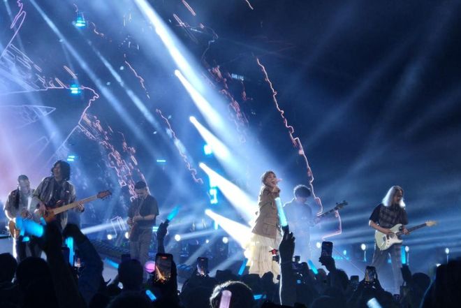 TVB视后现身孙燕姿演唱会！周星驰郭富城等人送花篮！张学友、杨采妮视频祝福！