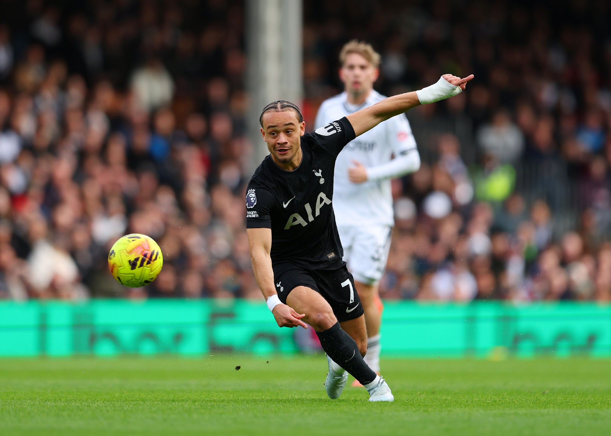 6500万欧血亏!热刺签22岁西蒙斯33场2球，28轮29分濒临降级区