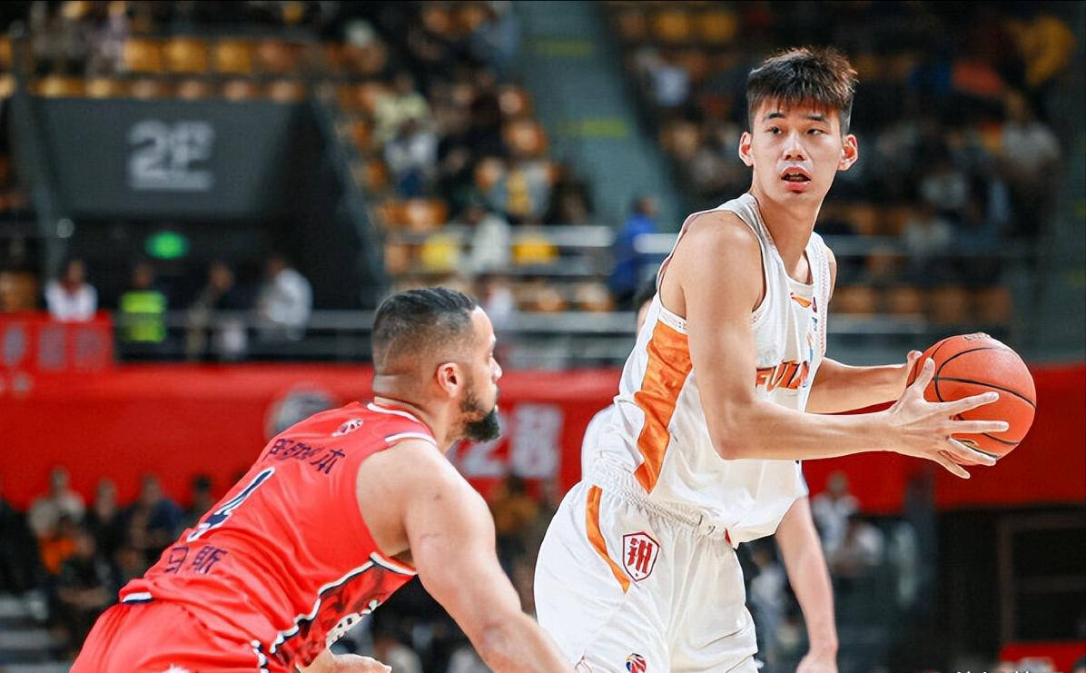 CBA战报：新星表现优异，福建队逆袭广州队取得胜利