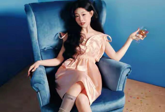 沈佳润再登杂志封面!冰雪造型萌萌哒,现在的她越发招人喜欢了_新闻