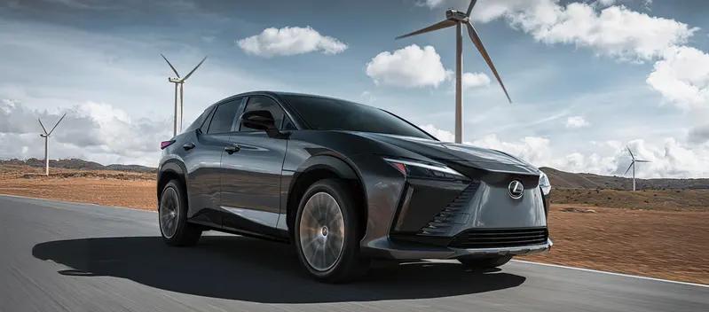 調查顯示愛Lexus的車主大部分都是老人