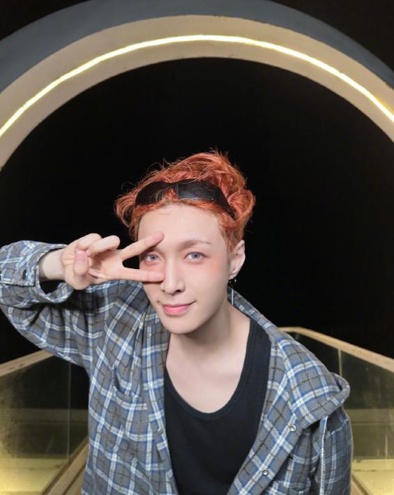 张艺兴退出染色体股东?工商变更真相曝光,实际控制权没丢!