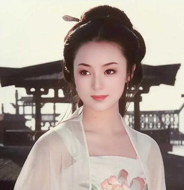 蒋勤勤版的西施，无论造型是浓妆还是淡妆，都非常相宜