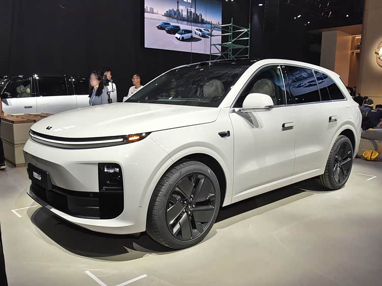 2025款理想L6“全新激光雷达AD MAX辅助驾驶”,售价24.98万元起