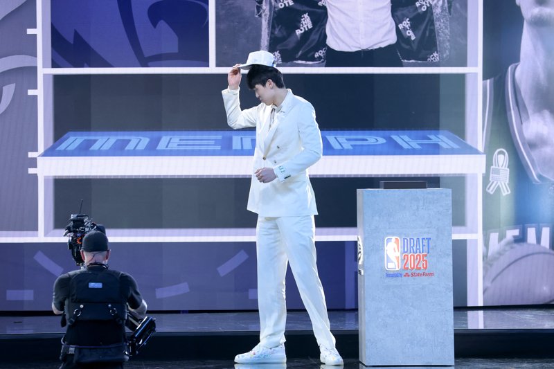 姚明和易建联之后最猛的来了!20岁的杨瀚森让中国球迷又有“主队”了