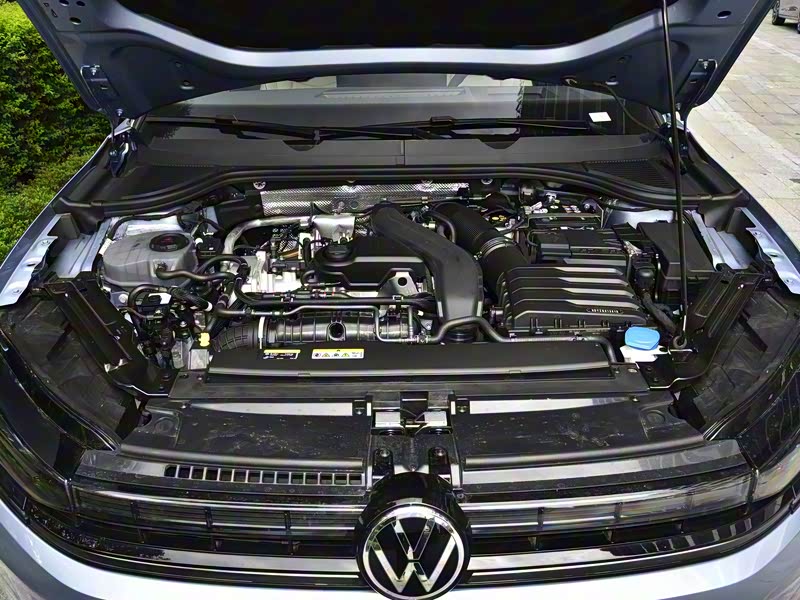 大众速腾高配车型相比中低配车型在配置上有哪些显著提升?