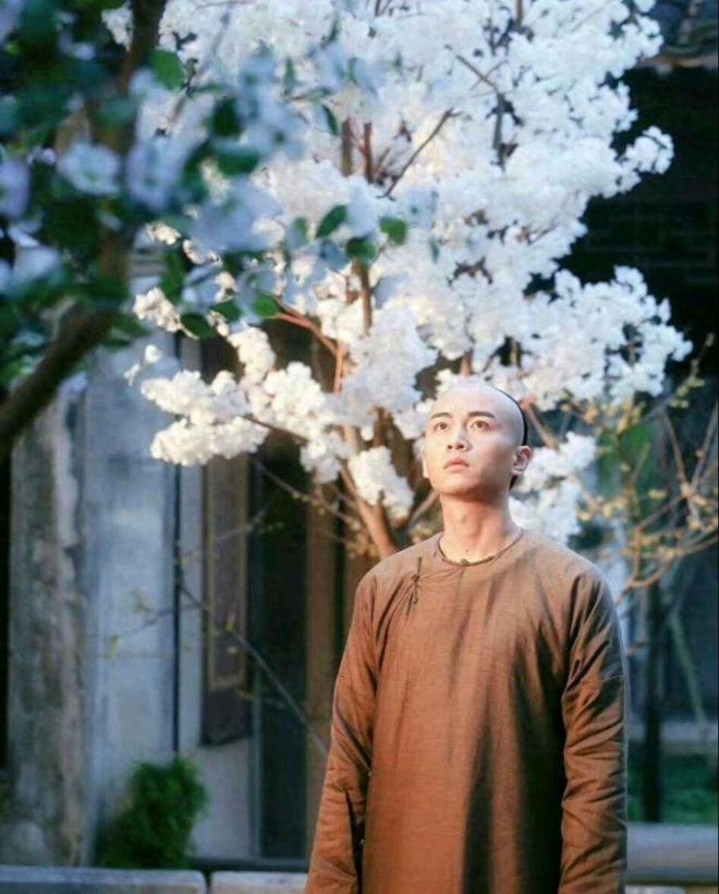 爱奇艺又一部好剧来袭，陈晓领衔主演，造型梦回那年花开月正圆