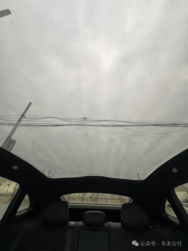乐道L60引发集体投诉:天幕遍布“斑马纹”,自动泊车撞墙刮擦