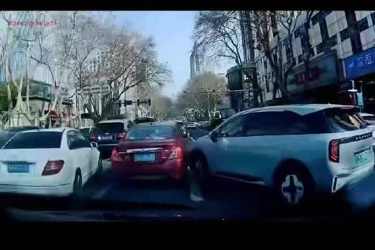 宾利两车轮突发故障引关注