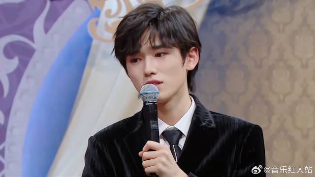 宋亚轩直言华晨宇唱歌难听没才华，弟弟终于大仇得报！