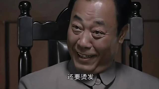 潜伏:翠平烫了个发型，远看漂亮，近看像鸡窝，余则成:要命了 姚晨 孙红雷