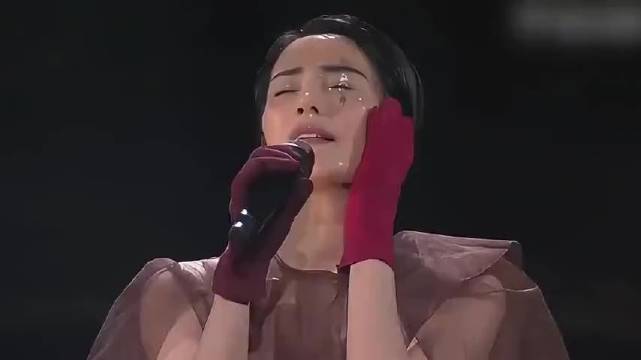 王菲和杨丞琳同唱一首《如愿》，谁的唱功更胜一筹！你更喜欢谁唱