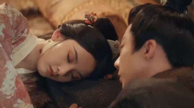 折腰：小乔喝醉变大胆，拉着魏劭亲了又亲，隔天醒来两人尴尬了