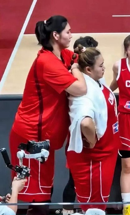 中国女篮新秀张子宇和刘禹彤在对阵巴西时面临哪些挑战？