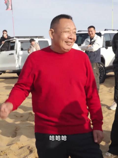 于东来与网友合影助涨流量，又赞长城炮